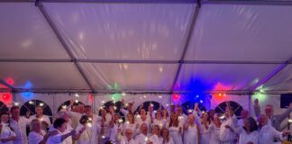 White Dinner: Gemeinschaft, Stil und ein Hauch von Ironie der SSG Kaarst im Hoferhof, Kaarst